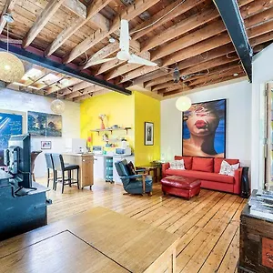 https://unique-above-garage-loft.niagara-fallshotels.com