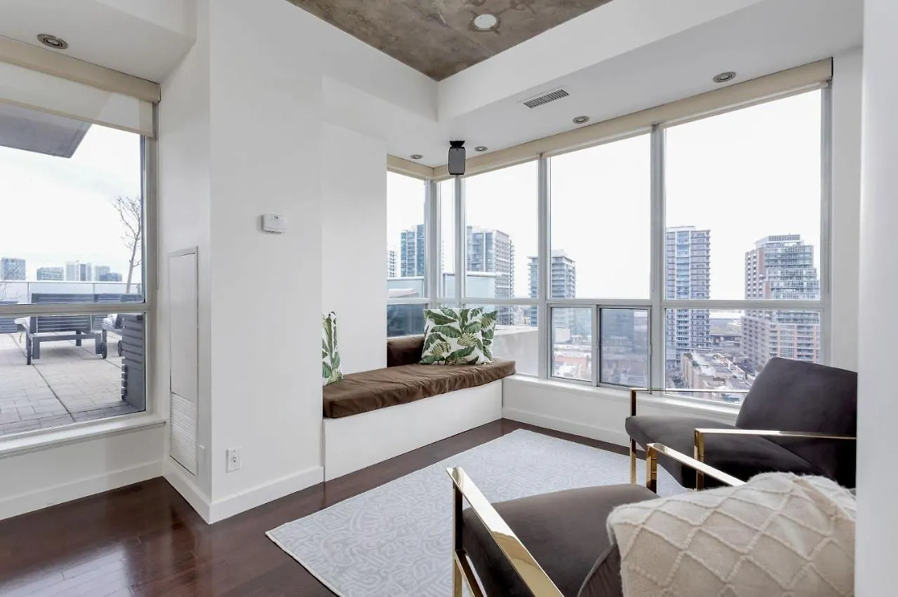 Apartment 2 Bedroom Suite W Terrace And Parking! Toronto Canada