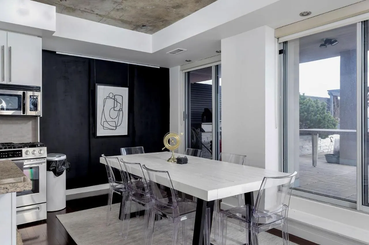 Apartment 2 Bedroom Suite W Terrace And Parking! Toronto