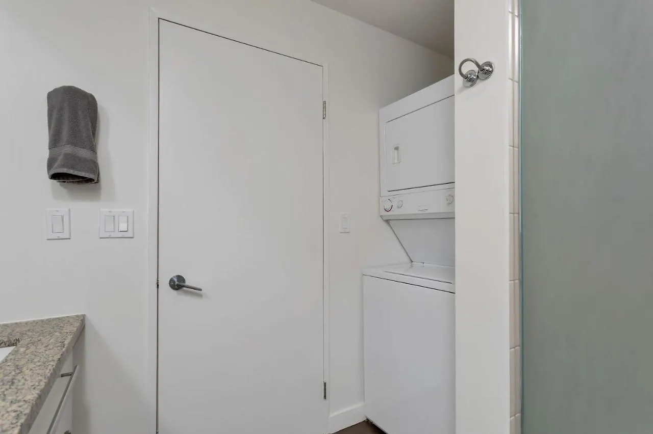 Apartment 2 Bedroom Suite W Terrace And Parking! Toronto