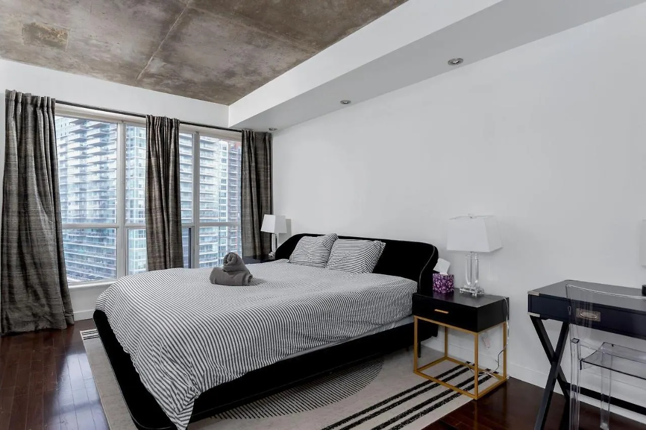 2 Bedroom Suite W Terrace And Parking! Toronto 0*,