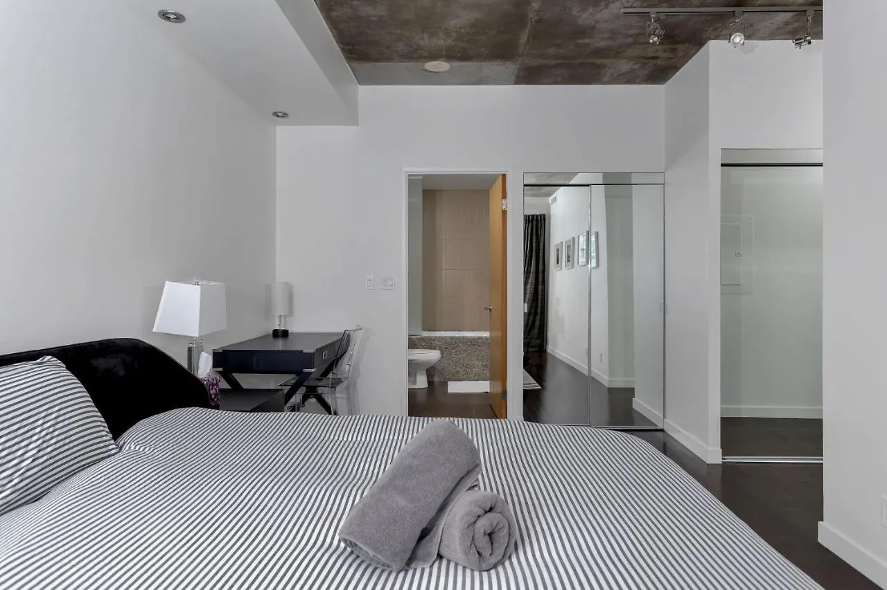 Apartment 2 Bedroom Suite W Terrace And Parking! Toronto